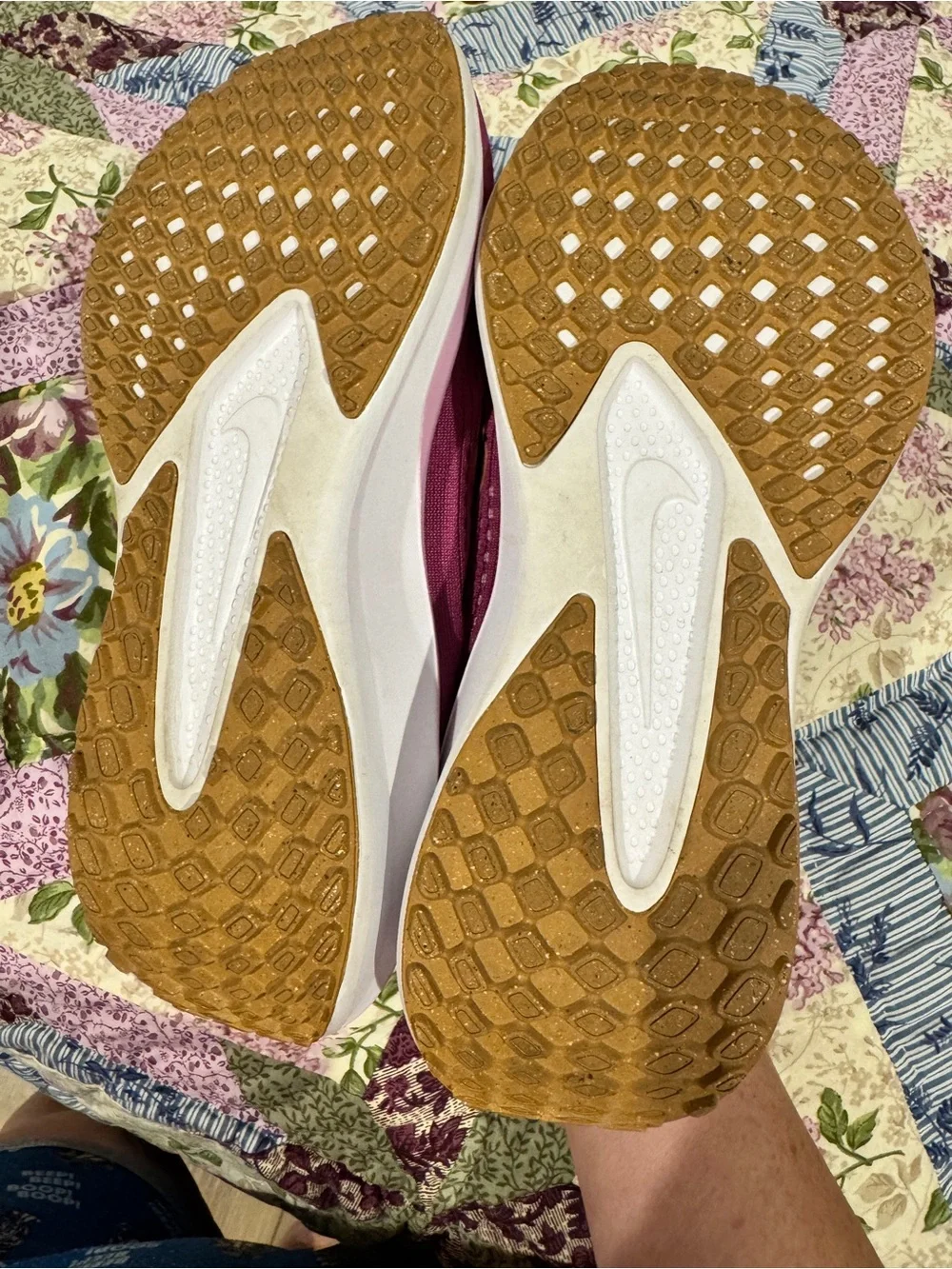 Nike Women's Plum/Pink Running Shoes with Gold Swoosh - Picture 4 of 4
